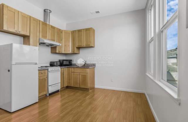 3158 24th St. Gallery 4