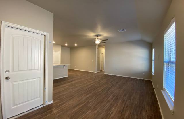 3 Bed 2 Bath 2 Car Garage In Piedmont Schools! Gallery 3