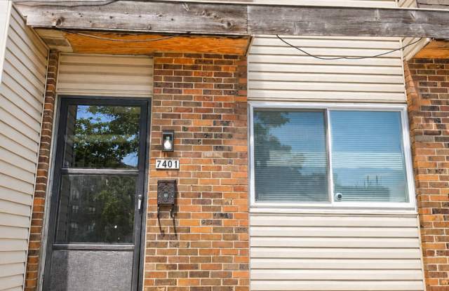 Spacious 2-Bedroom Townhome with Finished Basement & Garage Gallery 3