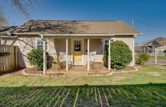 Charming 2 Bedroom 2 Bath Home In The Heart Of Downtown Mebane With Massive Fenced In Yard!! photos photos