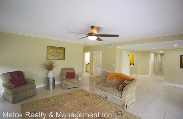110 Clubhouse Dr Unit 101 Gallery 2