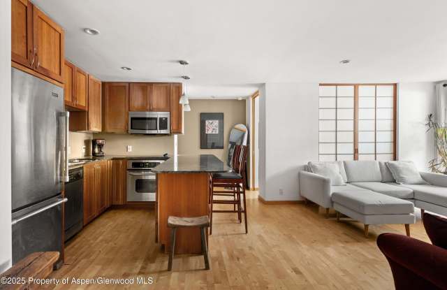 935 E Hopkins Avenue unit: 7 photos photos