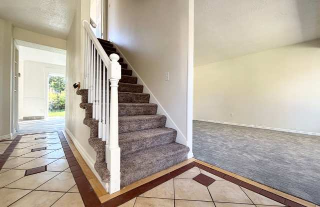 Unique Cape Cod Home in Sunset Hills! Gallery 3