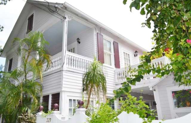 Furnished 1 bedroom 1 Bathroom in Old Town Gallery 1