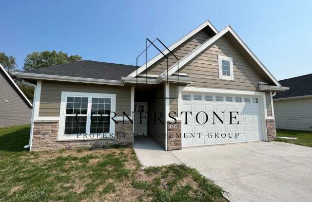 Beautiful 2 Bedroom house w/ vaulted ceilings! $2200 photos photos
