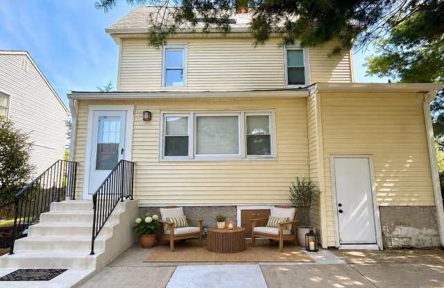 271 W MERCHANT Street Gallery 1