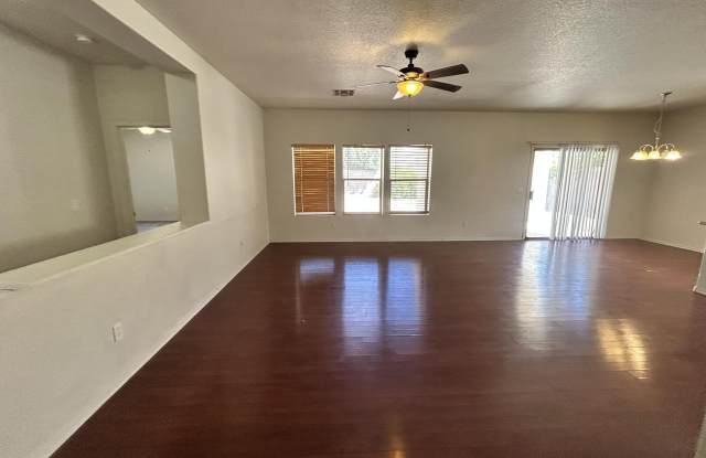2430 E COUNTY DOWN Drive Gallery 2