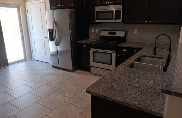 Beautiful 3 Bedroom 2 Bathroom home! Showings Available Now! Gallery 4