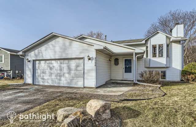 2596 Brittany Lane - 2596 Brittany Lane, Woodbury, MN 55125