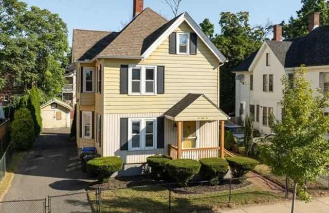 Large 4 Bedroom, Single Family Home in Springfield's Old Hill Neighborhood! - 252 King Street, Springfield, MA 01109