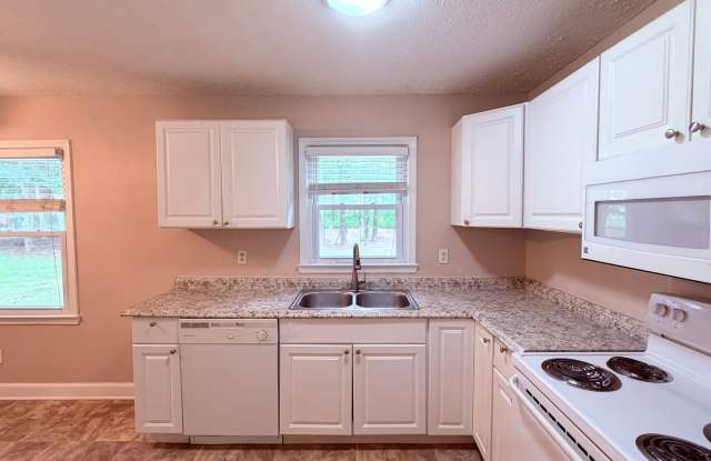 Lithia Springs 3 Bed-1 Bath Stepless Ranch, Private Lot, Carport Gallery 4