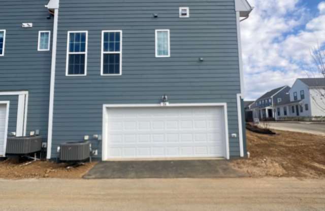2 bedroom  - 2.5 bathroom End-Unit Townhouse FOR RENT Gallery 3