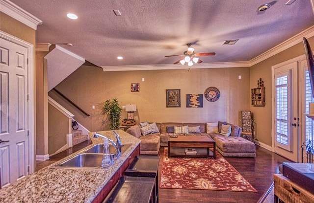 5804 La Vista Drive Gallery 2