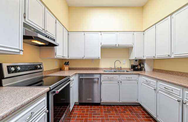 290 Pleasant St - 290 Pleasant Street, Portsmouth, NH 03801