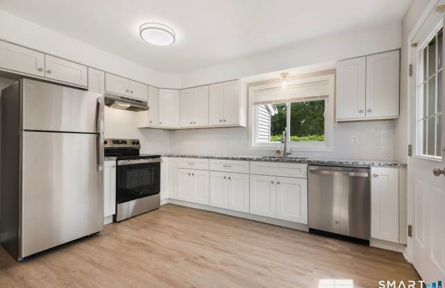 40 Kingsbury Lane - 40 Kingsbury Lane, Glastonbury Center, CT 06033