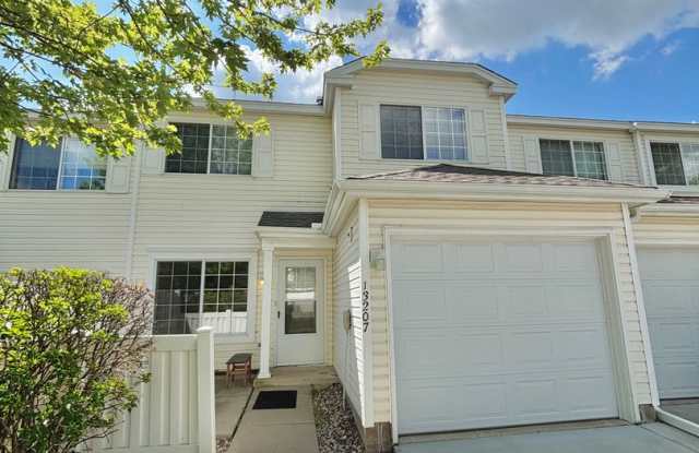 2 Bedroom Townhome Nestled in The Heart of Eden Prairie! 3 Minutes From the Eden Prairie Mall. photos photos