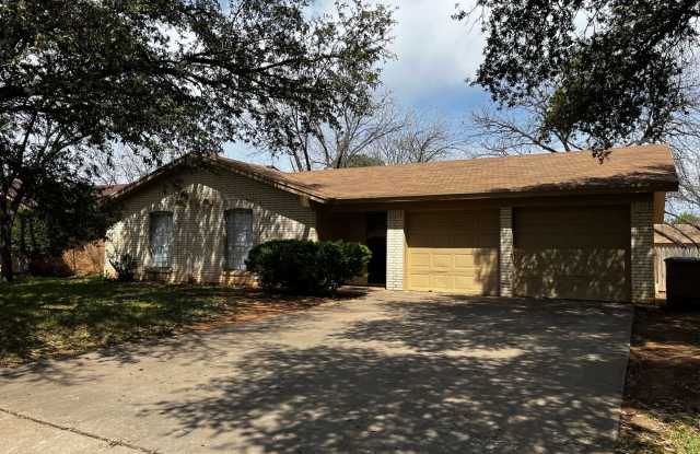 Nice 3 bedroom, 2 bath Home in College Hills West Available SOON! photos photos