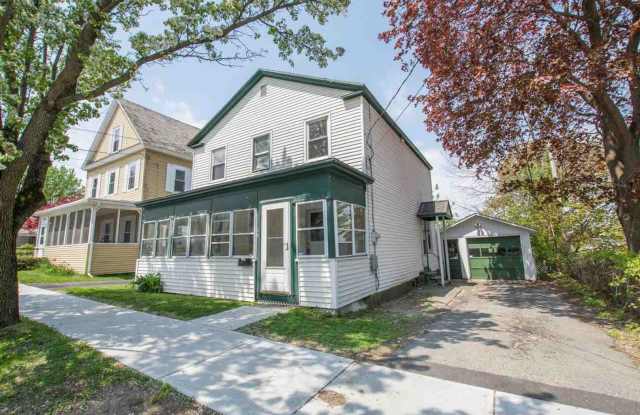 4-Bed Farmhouse Minutes from UVM Campus (30 Chase St) photos photos
