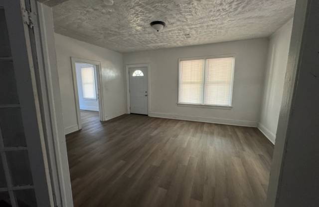 1124 West Lincoln Avenue Gallery 3