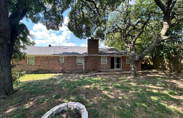 4 bedroom 2 bath Gallery 4