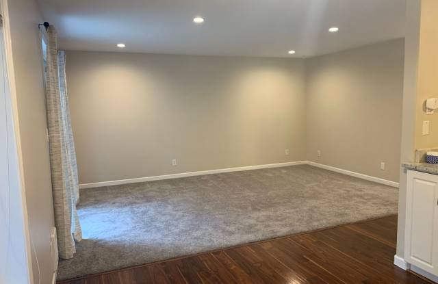 3 Bed, 2 Bath Remodeled Cordata Condo Gallery 4