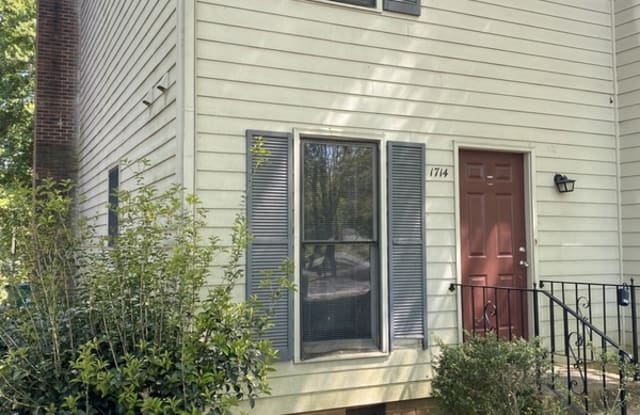 1714 Village Lake Dr - 1714 Village Lake Drive, Charlotte, NC 28212
