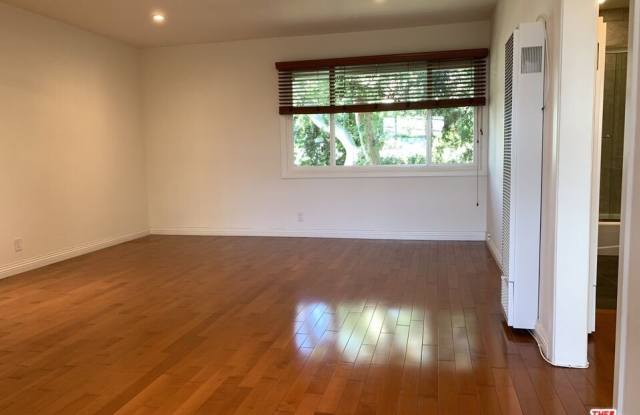 1219 N Crescent Heights Blvd photos photos