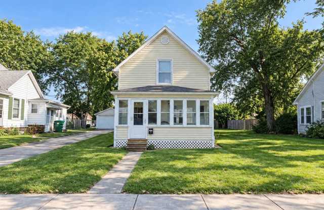 3-Bedroom Home with Large Yard in Rock Falls Gallery 1