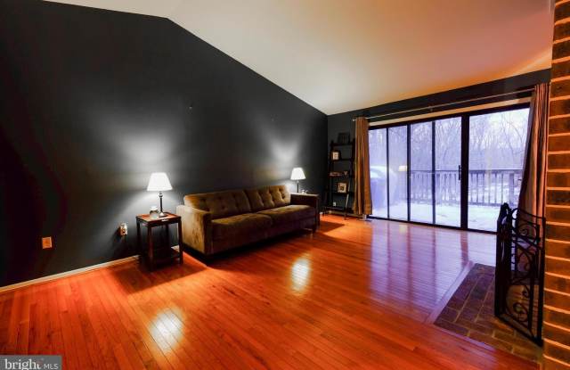 2586 TREE HOUSE DR Gallery 2