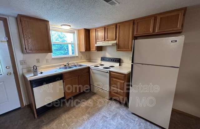 1183 W Hall St photos photos