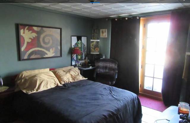 8 Maple St Gallery 4