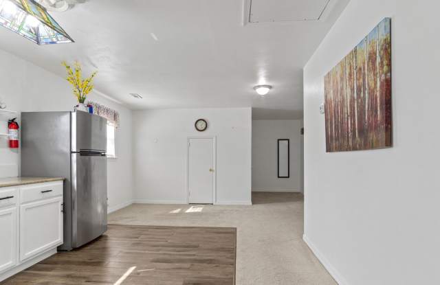 Cute-as-a-Button 2BR/2BA Apartment in Williamsburg VA | Private Entrance + Utilities Included photos photos