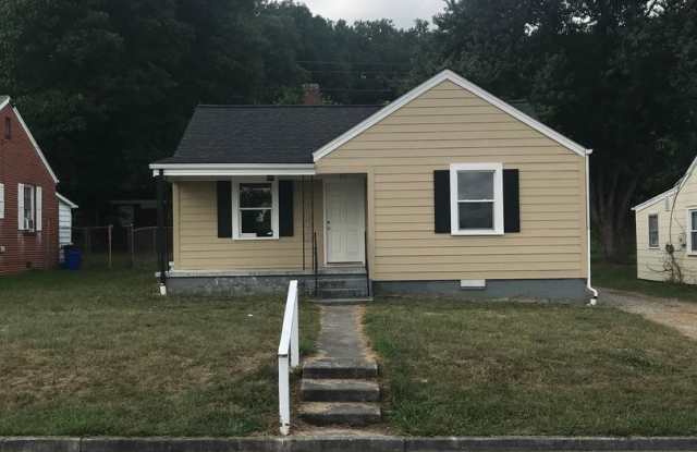 Radford, Four Bedroom Two Bath Home Available Now Gallery 3