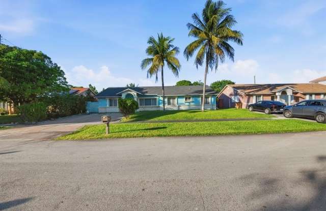 561 NE 38th St photos photos