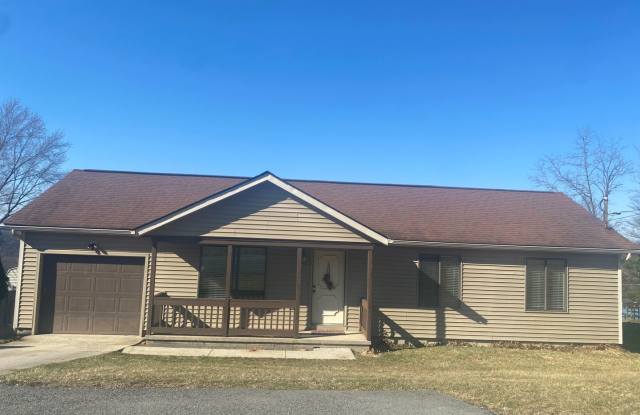 One level Home - 3 Bedroom w/ Garage- Available 08/05! photos photos