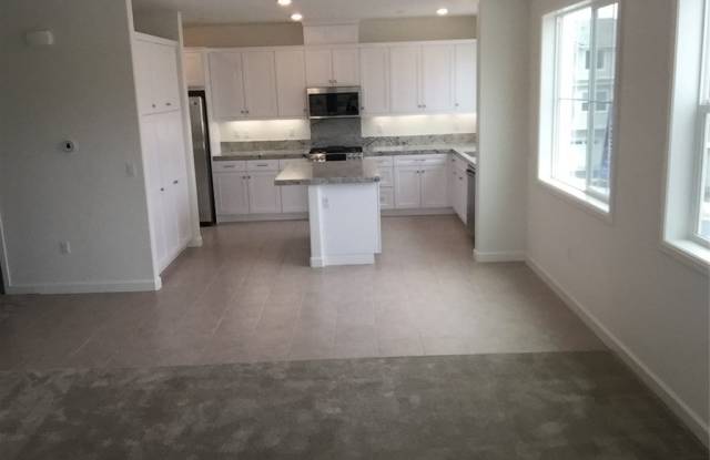 18373 Iris Lane Gallery 2
