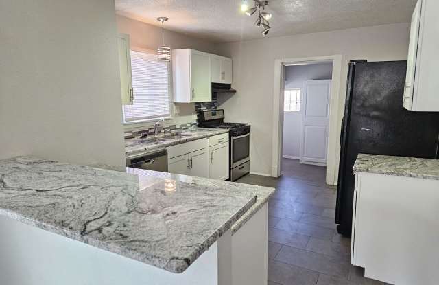 Gorgeous 2 bedroom in Barelas! Great location. Washer/Dryer. 1 car garage. photos photos