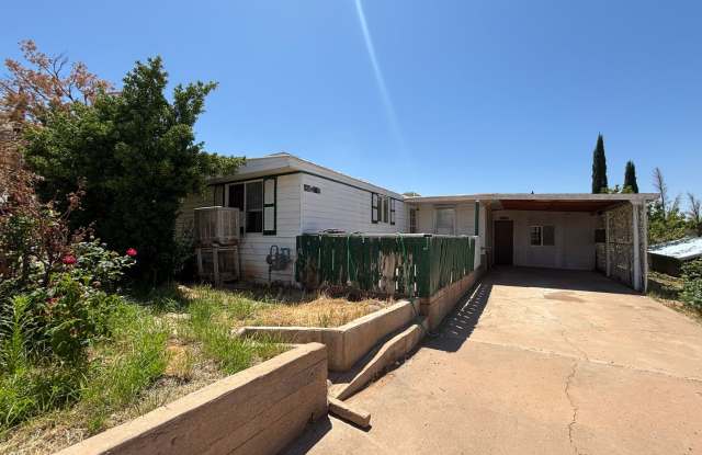 New paint  flooring!! 3 Bed 2 Bath Home in La Verkin! photos photos