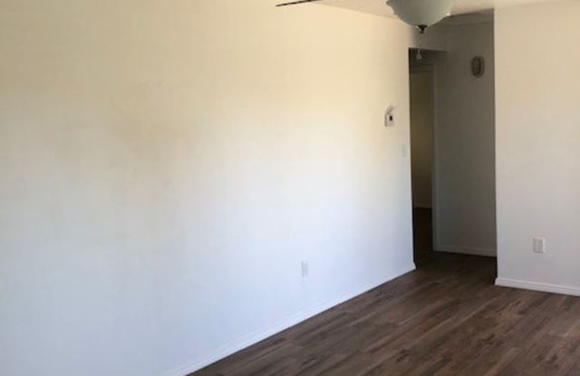 1128 Peach Ave Gallery 4