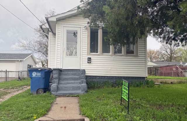 Cute 2 Bedroom Home with Large yard! photos photos