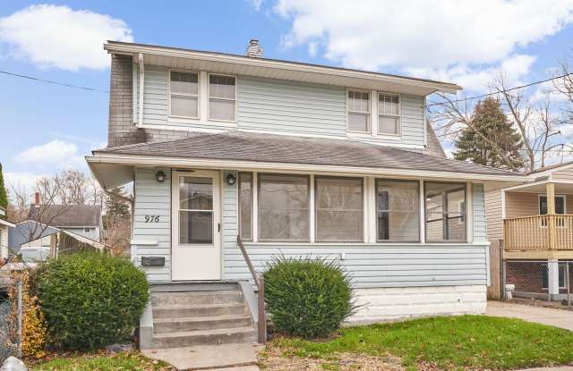 Beautifully remodeled 3 bed 1 bath colonial in East Akron ! photos photos