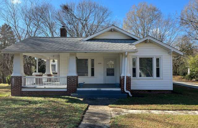 Charming 2-bedroom, 1-bathroom house photos photos Charming 2-bedroom, 1-bathroom house photos photos