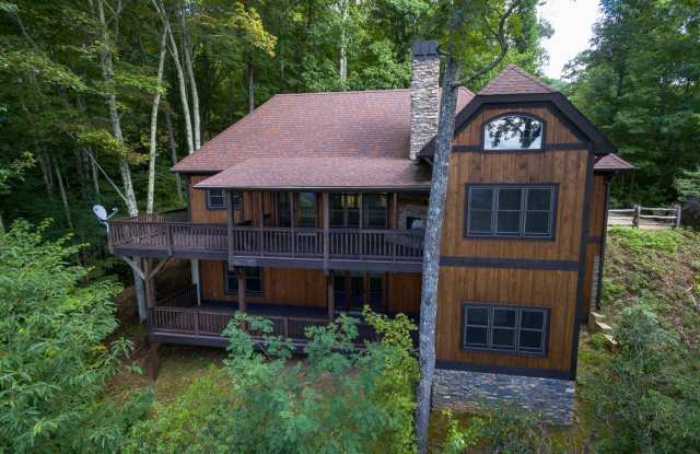 Beautiful Mountain home in Balsam Mountain Preserve Community $3500 a month with year-long lease Gallery 4