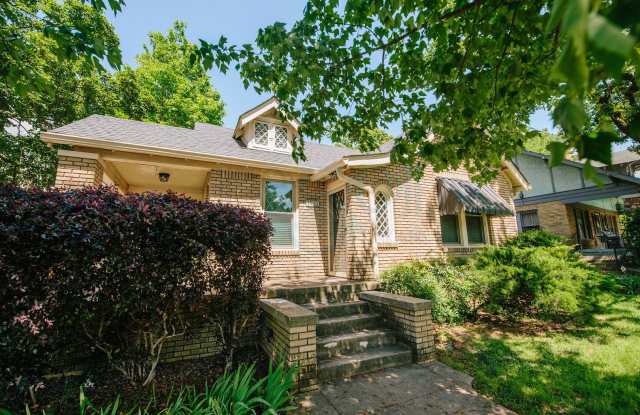 Yellow Bungalow in Hillcrest photos photos