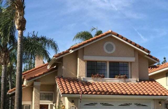 Must see this beautiful 3 bedroom + 3 bathroom home located in desirable Oak Park! Gallery 1