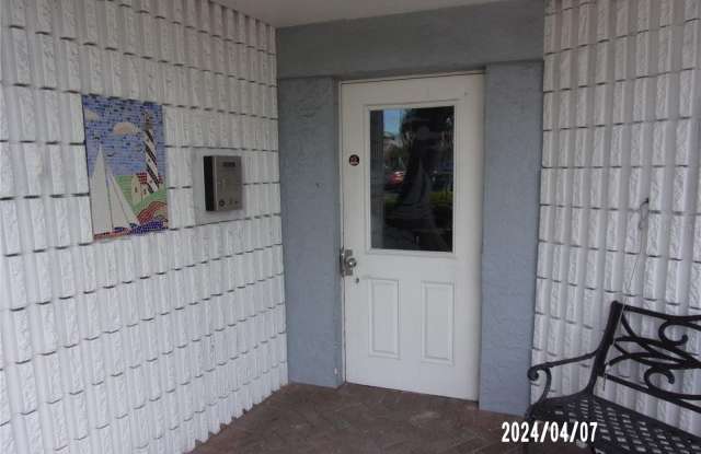 18325 GULF BOULEVARD Gallery 3