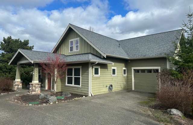 Vaulted Ceilings  Loft – Charming 3 Bedroom Home photos photos