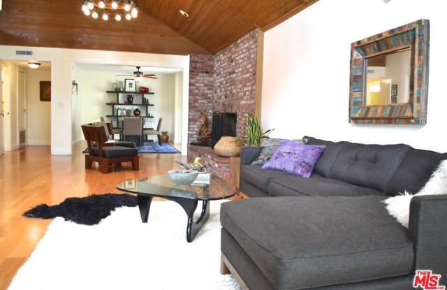 5915 WILKINSON Avenue Gallery 3