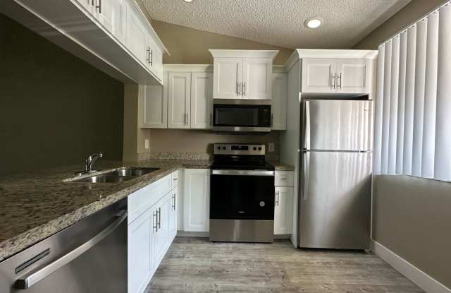 SPECIALS up to 3 MONTHS FOR FREE ON SELECT UNITS Price Reduced photos photos