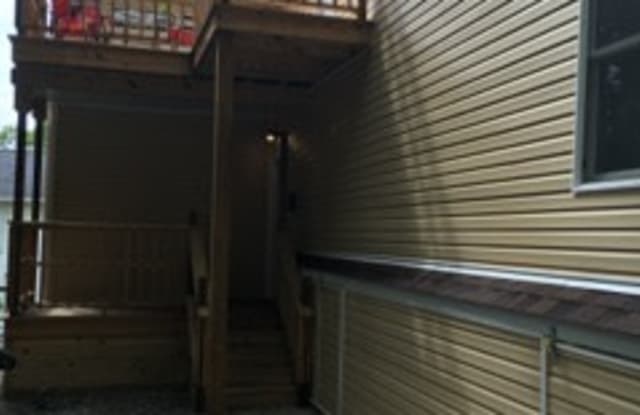 208 1/2 W Washington St - Unit C Gallery 2